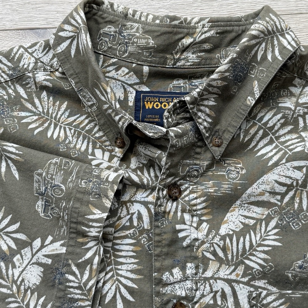 John Rich and Bros Woolrich Mens XL Fieldstone And Jeep Tropical Print Button Dn
